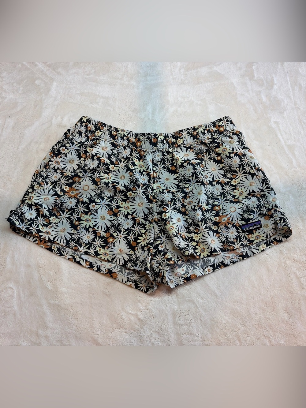 Patagonia Women’s Shorts Sz Small Daisy Floral Print Swim, Running Shorts